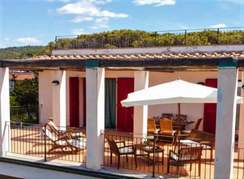 Residence Solalto San Vincenzo Bagian luar foto