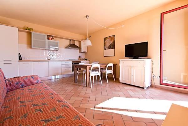 Residence Solalto San Vincenzo Bagian luar foto